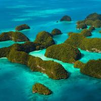 Микронезия: Географска среда, Микронезийци, Мариански острови Микронезия и Полинезия